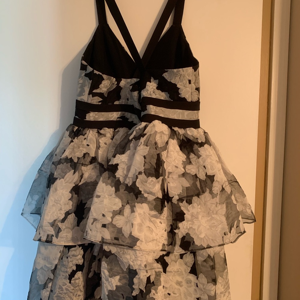 BCBGENERATION Floral Tiered Dress Size 10 - Picture 5 of 7